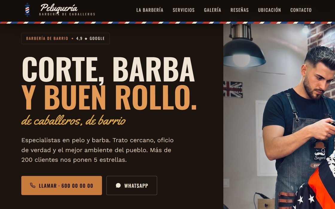 Portada de la web de una barbería con el titular «Corte, barba y buen rollo»